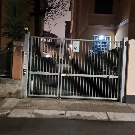 Lägenhet Fiera Bolognina - Komodo - Completo Con Giardino